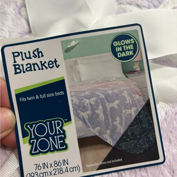 Your Zone Glow-in-the-Dark Plush Blanket - Lavender and White - Picture 4 of 5